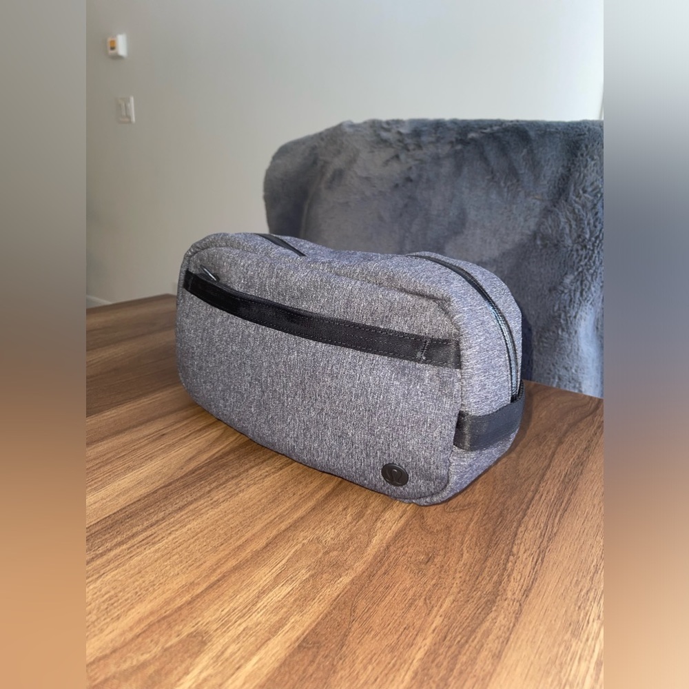 Lululemon Men’s Shaving Kit Bag *Heathered Grey*